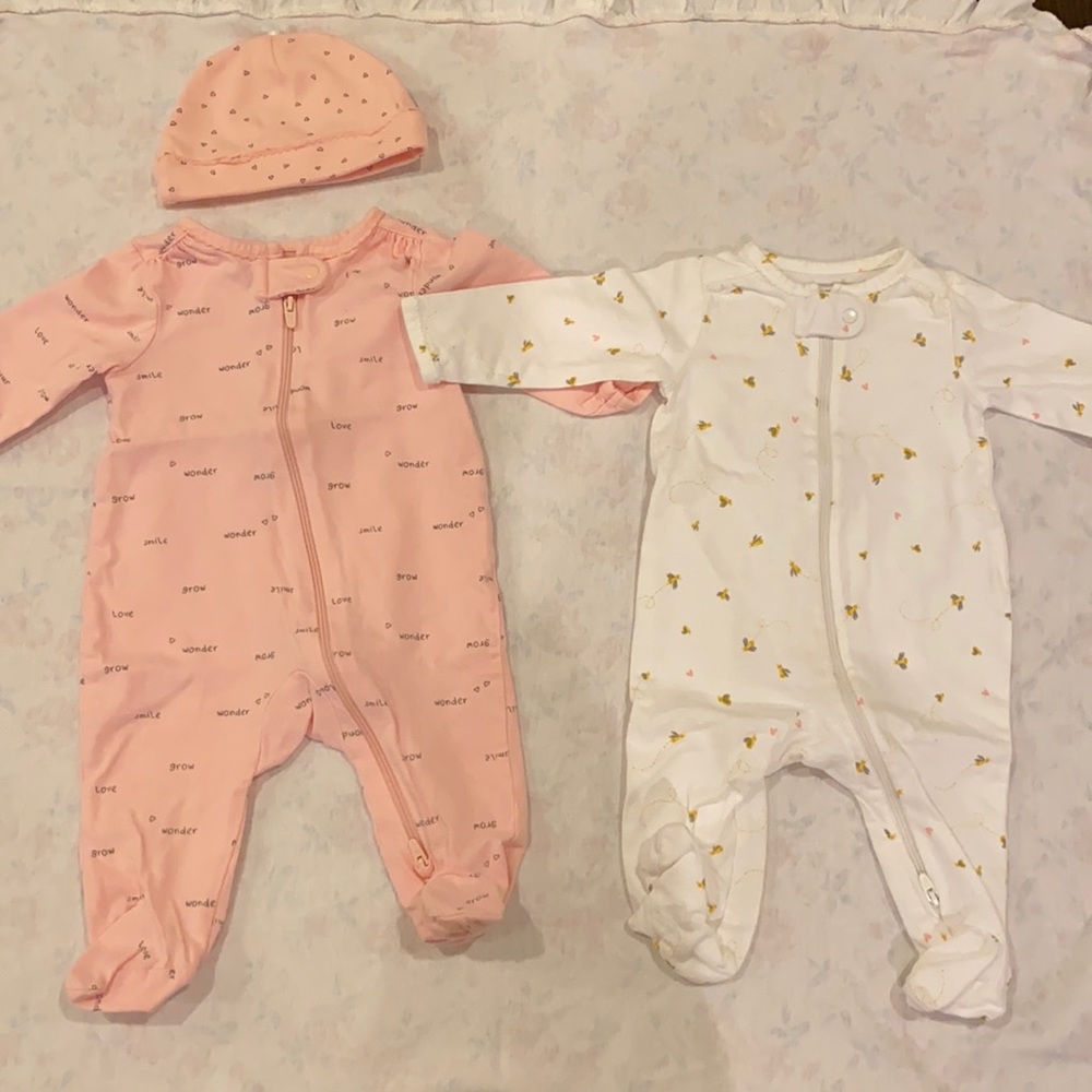 3 MONTHS, 3 items (2 body suits zip up, one matching hat) adorable!